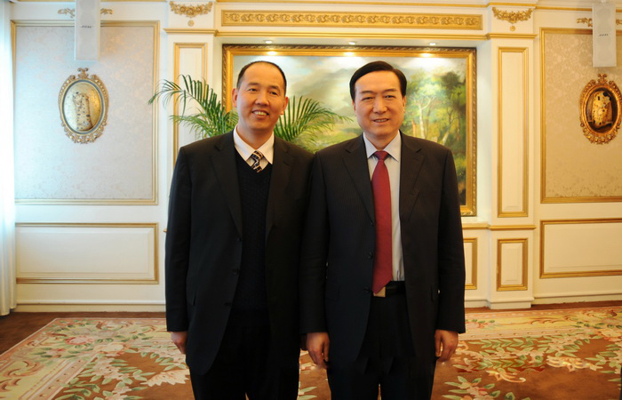 原新疆维吾尔族自治区党委书记陈全国和张全收董事长合影