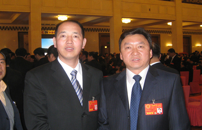 原河南省委第十二届人大常委会副主任王宝存和张全收董事长合影